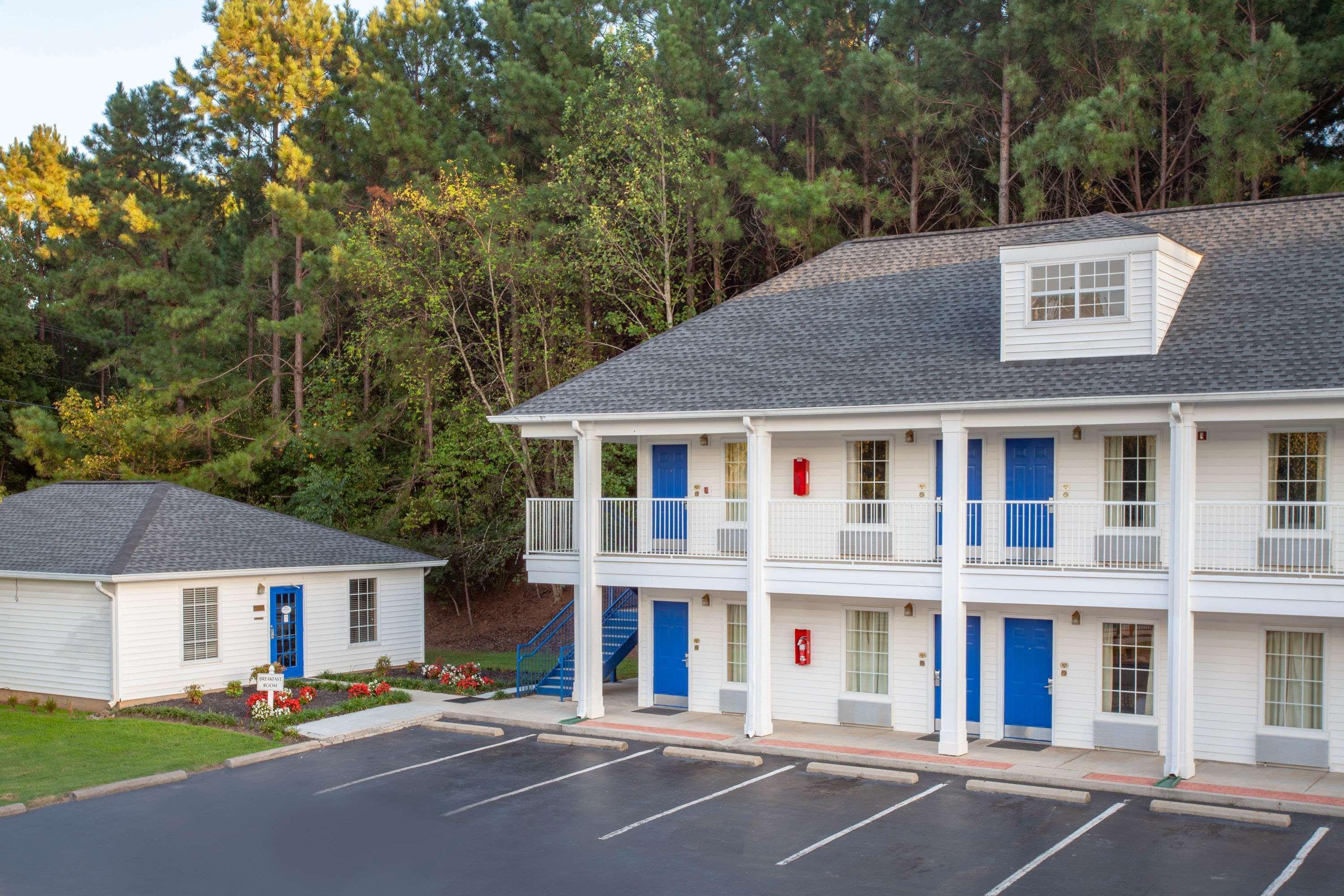 Baymont By Wyndham Greenwood Exterior photo
