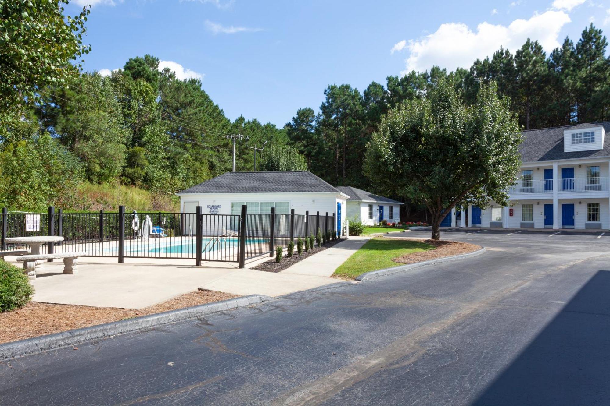 Baymont By Wyndham Greenwood Exterior photo