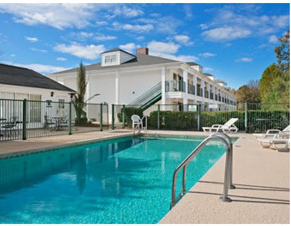 Baymont By Wyndham Greenwood Exterior photo