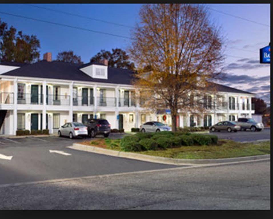 Baymont By Wyndham Greenwood Exterior photo